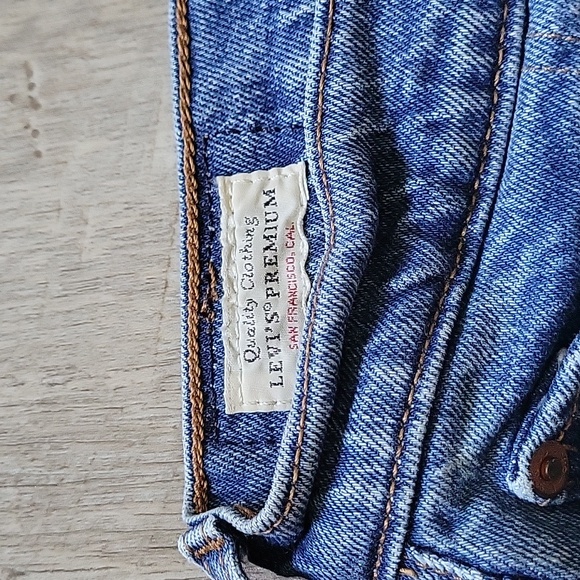 Levi's ankle cropped jeans with frayed hem - Picture 8 of 13